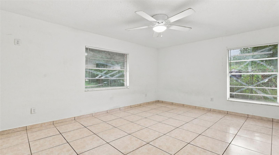 Deltona, Florida 32725, 3 Bedroom Bedrooms, ,2 Bathroombathrooms,Residential,For Sale,De Carlo,0,Mfrv4950861