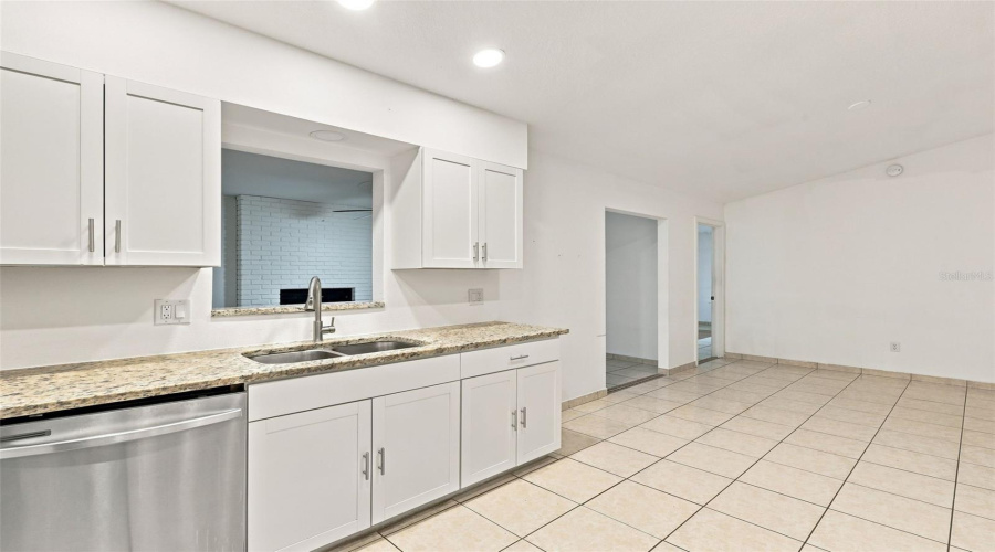 Deltona, Florida 32725, 3 Bedroom Bedrooms, ,2 Bathroombathrooms,Residential,For Sale,De Carlo,0,Mfrv4950861