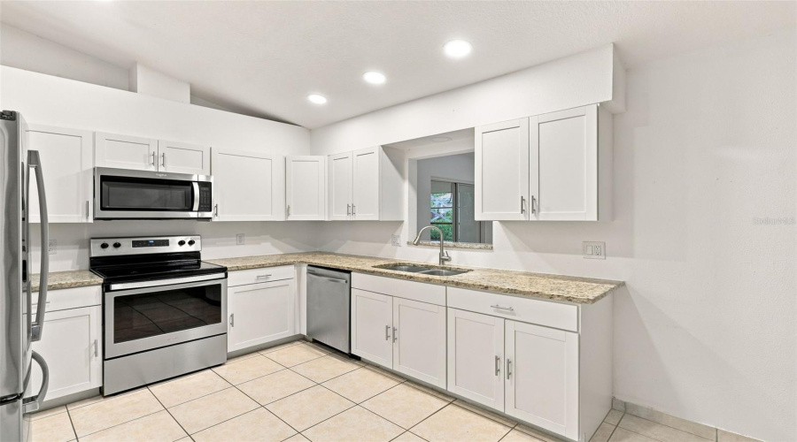 Deltona, Florida 32725, 3 Bedroom Bedrooms, ,2 Bathroombathrooms,Residential,For Sale,De Carlo,0,Mfrv4950861