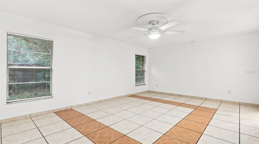 Deltona, Florida 32725, 3 Bedroom Bedrooms, ,2 Bathroombathrooms,Residential,For Sale,De Carlo,0,Mfrv4950861