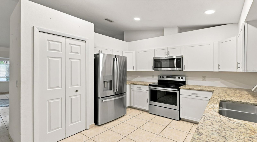 Deltona, Florida 32725, 3 Bedroom Bedrooms, ,2 Bathroombathrooms,Residential,For Sale,De Carlo,0,Mfrv4950861