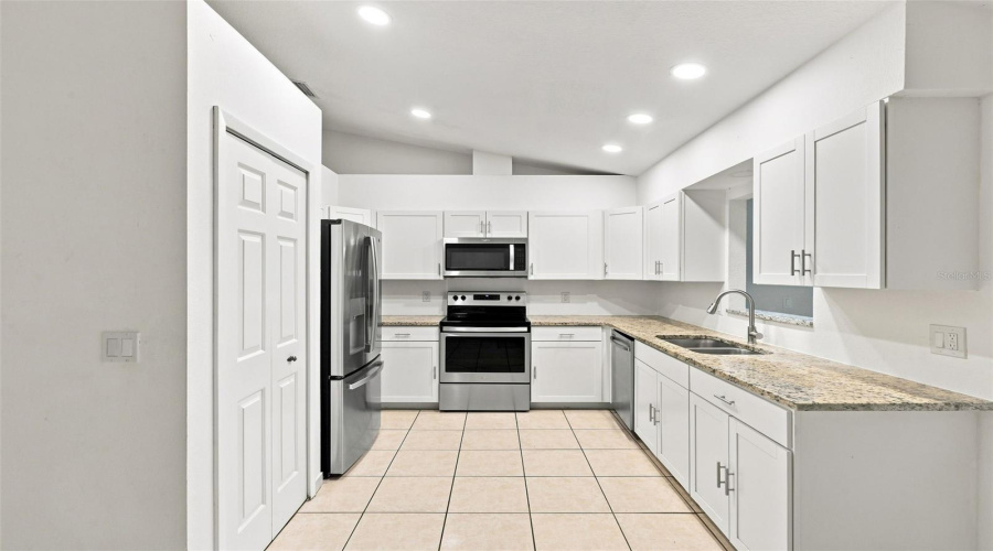 Deltona, Florida 32725, 3 Bedroom Bedrooms, ,2 Bathroombathrooms,Residential,For Sale,De Carlo,0,Mfrv4950861