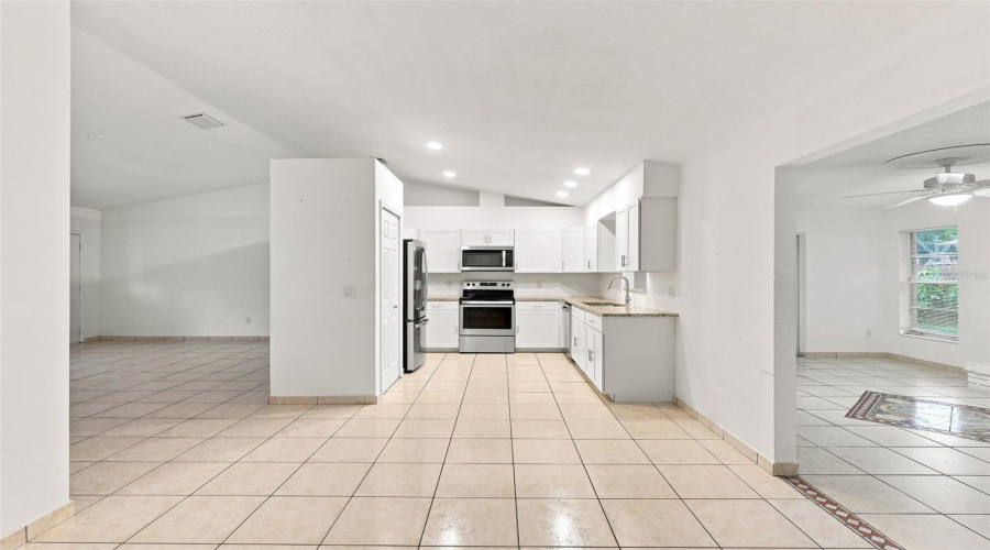 Deltona, Florida 32725, 3 Bedroom Bedrooms, ,2 Bathroombathrooms,Residential,For Sale,De Carlo,0,Mfrv4950861