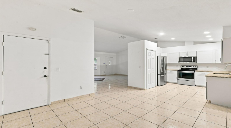Deltona, Florida 32725, 3 Bedroom Bedrooms, ,2 Bathroombathrooms,Residential,For Sale,De Carlo,0,Mfrv4950861