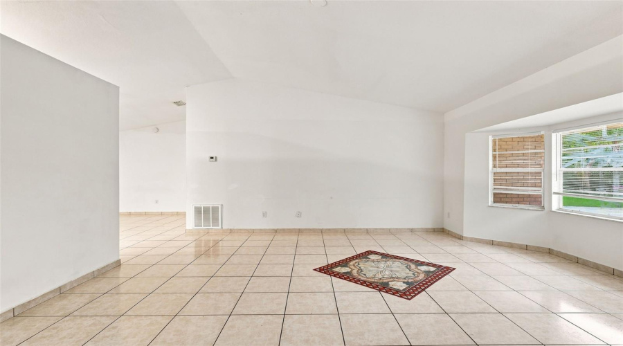 Deltona, Florida 32725, 3 Bedroom Bedrooms, ,2 Bathroombathrooms,Residential,For Sale,De Carlo,0,Mfrv4950861
