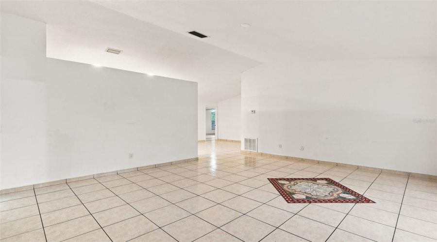 Deltona, Florida 32725, 3 Bedroom Bedrooms, ,2 Bathroombathrooms,Residential,For Sale,De Carlo,0,Mfrv4950861