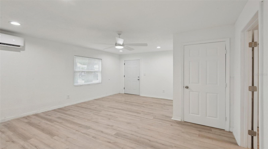 Tampa, Florida 33612, 5 Bedroom Bedrooms, ,2 Bathroombathrooms,Residential,For Sale,Mulberry,0,Mfrtb8413921