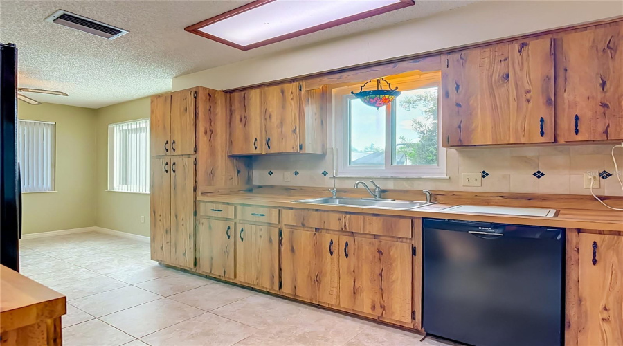 Orange City, Florida 32763, 3 Bedroom Bedrooms, ,2 Bathroombathrooms,Residential,For Sale,Oakwood,0,Mfrv4950266