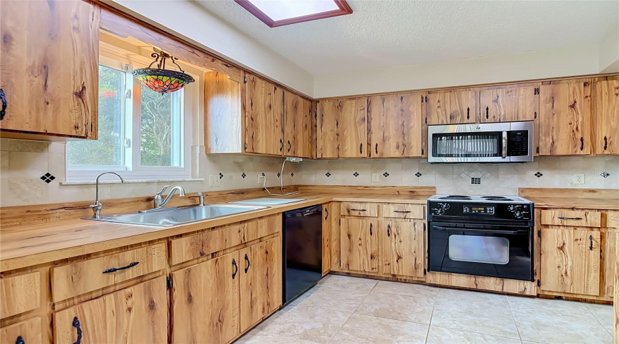 Orange City, Florida 32763, 3 Bedroom Bedrooms, ,2 Bathroombathrooms,Residential,For Sale,Oakwood,0,Mfrv4950266