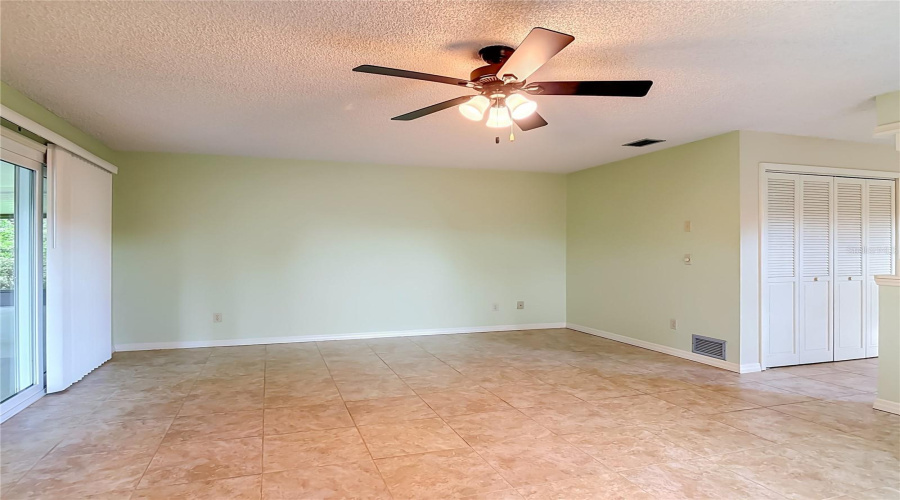Orange City, Florida 32763, 3 Bedroom Bedrooms, ,2 Bathroombathrooms,Residential,For Sale,Oakwood,0,Mfrv4950266