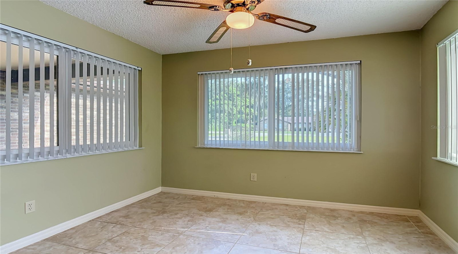Orange City, Florida 32763, 3 Bedroom Bedrooms, ,2 Bathroombathrooms,Residential,For Sale,Oakwood,0,Mfrv4950266