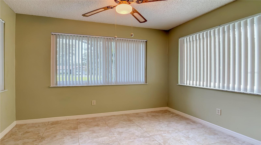 Orange City, Florida 32763, 3 Bedroom Bedrooms, ,2 Bathroombathrooms,Residential,For Sale,Oakwood,0,Mfrv4950266