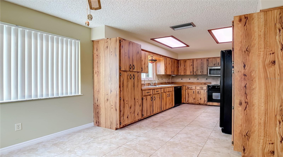 Orange City, Florida 32763, 3 Bedroom Bedrooms, ,2 Bathroombathrooms,Residential,For Sale,Oakwood,0,Mfrv4950266