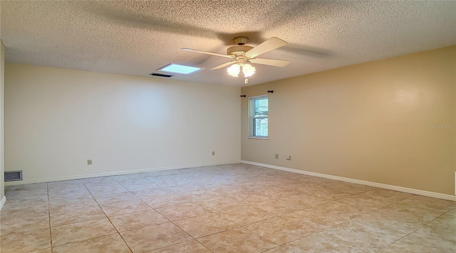 Orange City, Florida 32763, 3 Bedroom Bedrooms, ,2 Bathroombathrooms,Residential,For Sale,Oakwood,0,Mfrv4950266