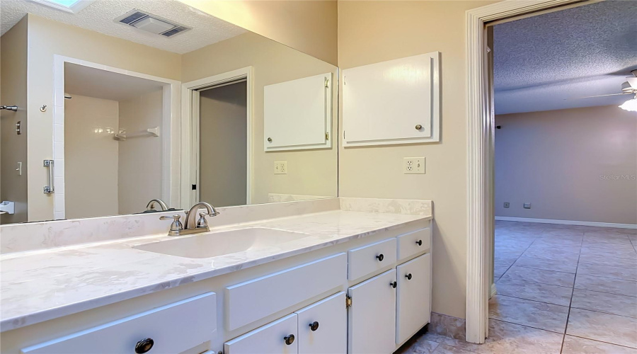 Orange City, Florida 32763, 3 Bedroom Bedrooms, ,2 Bathroombathrooms,Residential,For Sale,Oakwood,0,Mfrv4950266