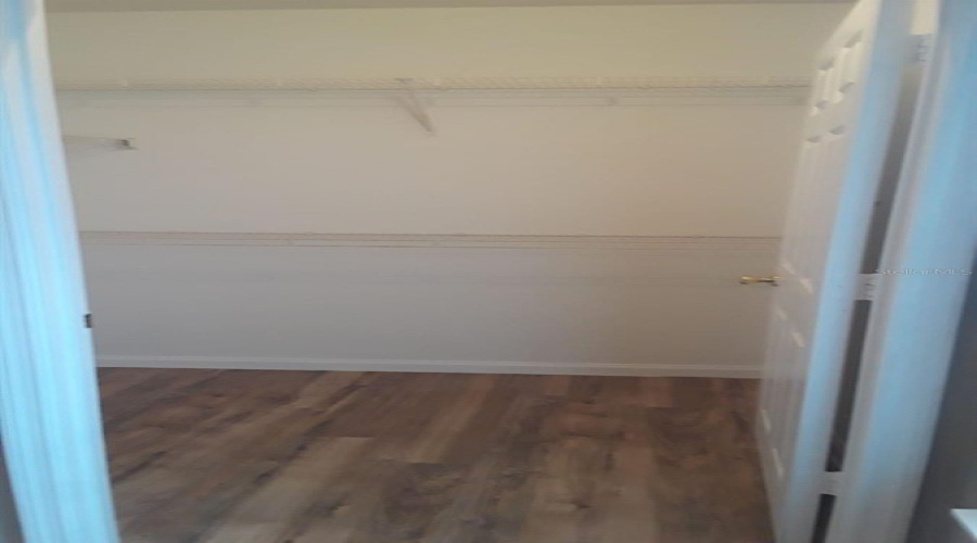 Walking Closet Room 3