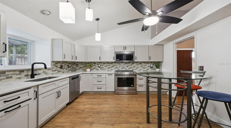 Lake Mary, Florida 32746, 3 Bedroom Bedrooms, ,2 Bathroombathrooms,Residential,For Sale,Tomlinson,0,Mfro6428268