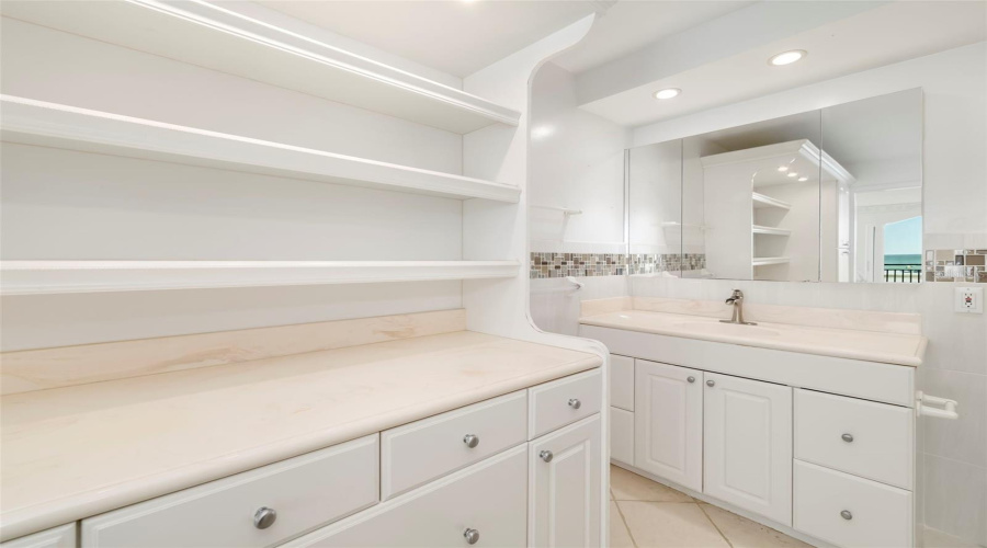 Sarasota, Florida 34242, 2 Bedroom Bedrooms, ,2 Bathroombathrooms,Residential,For Sale,Whispering Sands,0,Mfra4702889