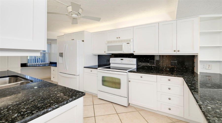 Sarasota, Florida 34242, 2 Bedroom Bedrooms, ,2 Bathroombathrooms,Residential,For Sale,Whispering Sands,0,Mfra4702889