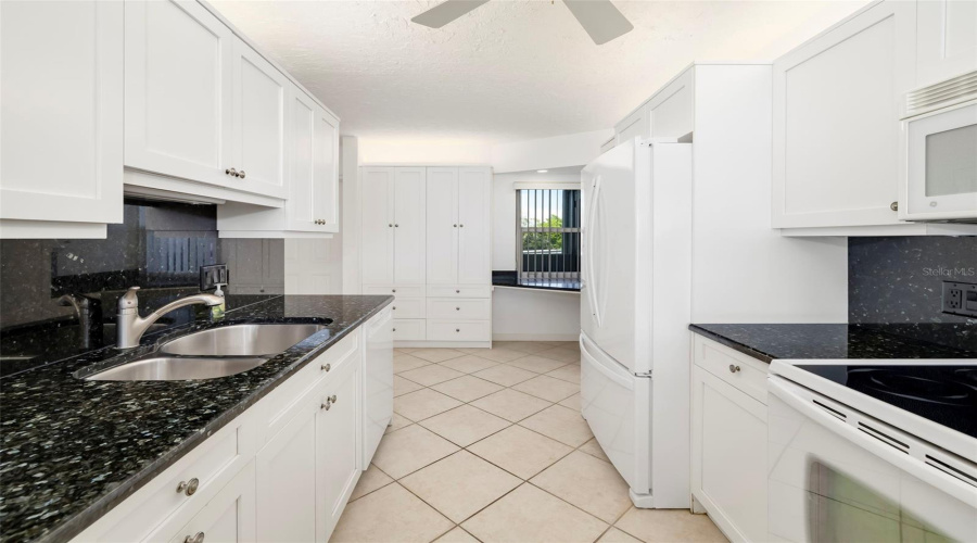 Sarasota, Florida 34242, 2 Bedroom Bedrooms, ,2 Bathroombathrooms,Residential,For Sale,Whispering Sands,0,Mfra4702889
