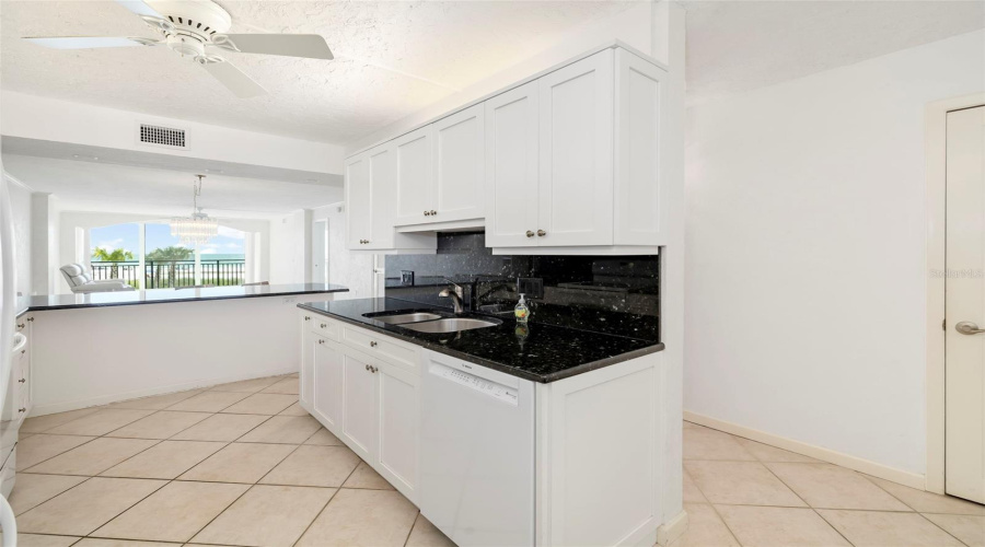 Sarasota, Florida 34242, 2 Bedroom Bedrooms, ,2 Bathroombathrooms,Residential,For Sale,Whispering Sands,0,Mfra4702889