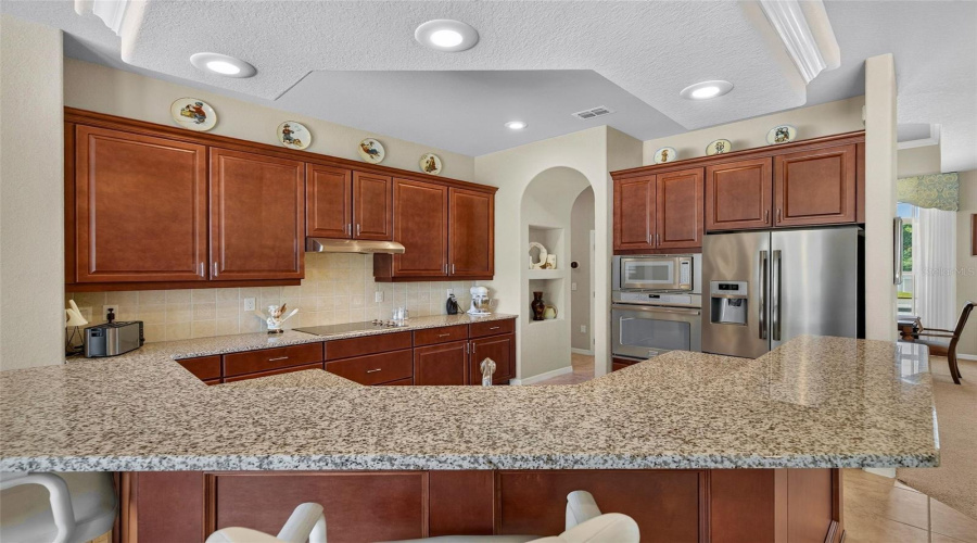 Kitchen Island/Breakfast Bar
