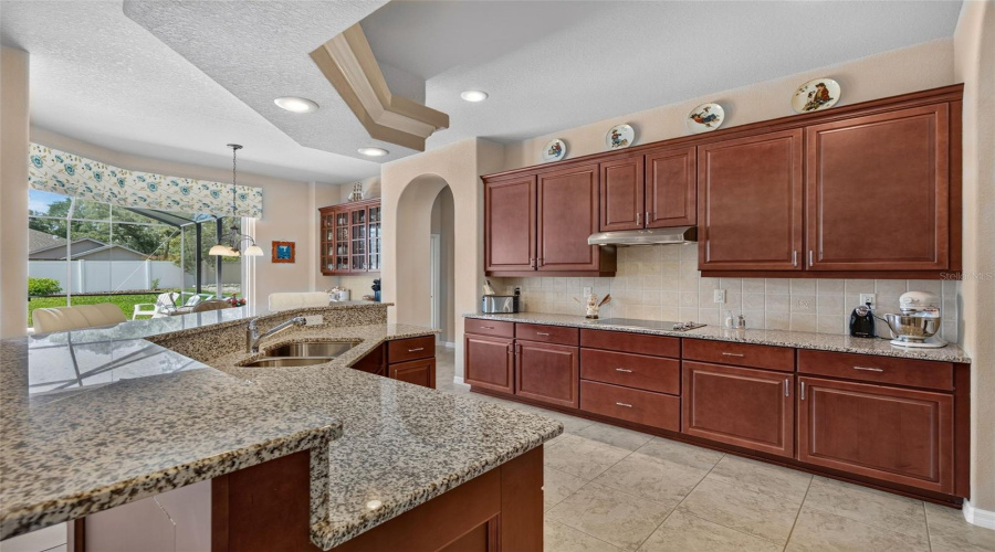 Soft Close Wood Cabinets &Amp; Granite Counters
