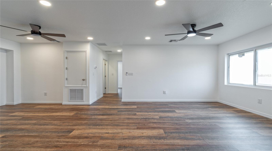 Orlando, Florida 32805, 3 Bedroom Bedrooms, ,2 Bathroombathrooms,Residential,For Sale,Mack,0,Mfro6428057