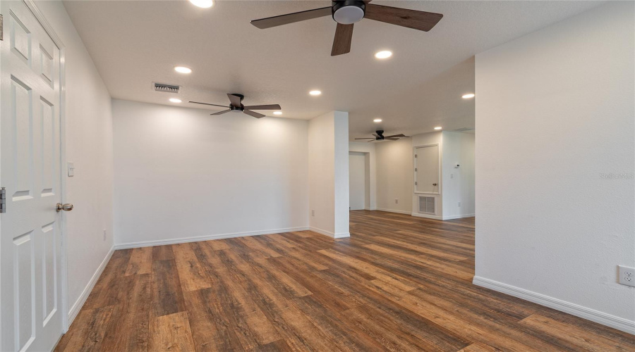 Orlando, Florida 32805, 3 Bedroom Bedrooms, ,2 Bathroombathrooms,Residential,For Sale,Mack,0,Mfro6428057