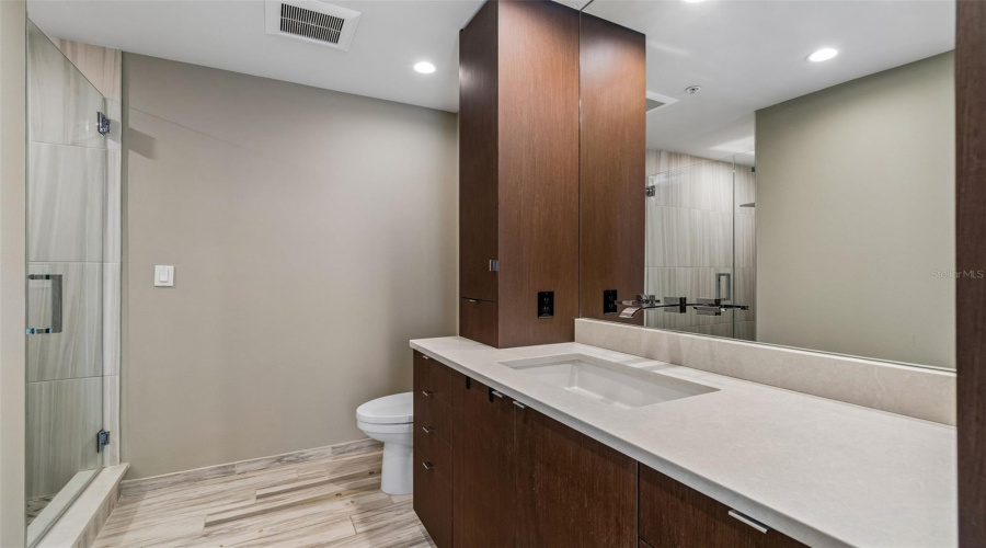 Tampa, Florida 33602, 2 Bedroom Bedrooms, ,2 Bathroombathrooms,Residential,For Sale,Kennedy,0,Mfrtb8528910