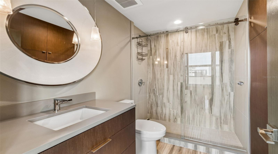 Tampa, Florida 33602, 2 Bedroom Bedrooms, ,2 Bathroombathrooms,Residential,For Sale,Kennedy,0,Mfrtb8528910