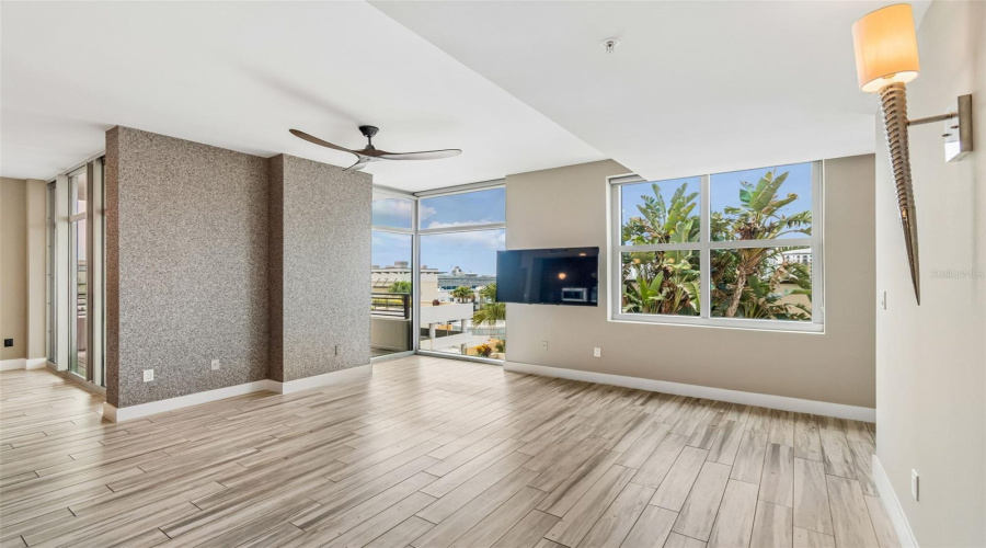 Tampa, Florida 33602, 2 Bedroom Bedrooms, ,2 Bathroombathrooms,Residential,For Sale,Kennedy,0,Mfrtb8528910
