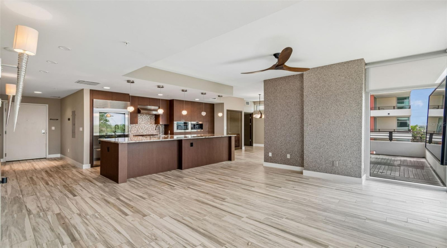 Tampa, Florida 33602, 2 Bedroom Bedrooms, ,2 Bathroombathrooms,Residential,For Sale,Kennedy,0,Mfrtb8528910