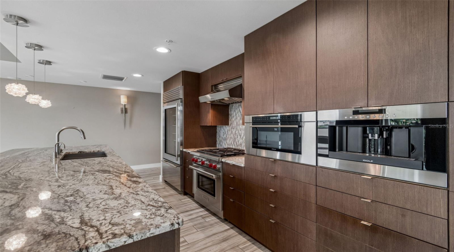 Tampa, Florida 33602, 2 Bedroom Bedrooms, ,2 Bathroombathrooms,Residential,For Sale,Kennedy,0,Mfrtb8528910