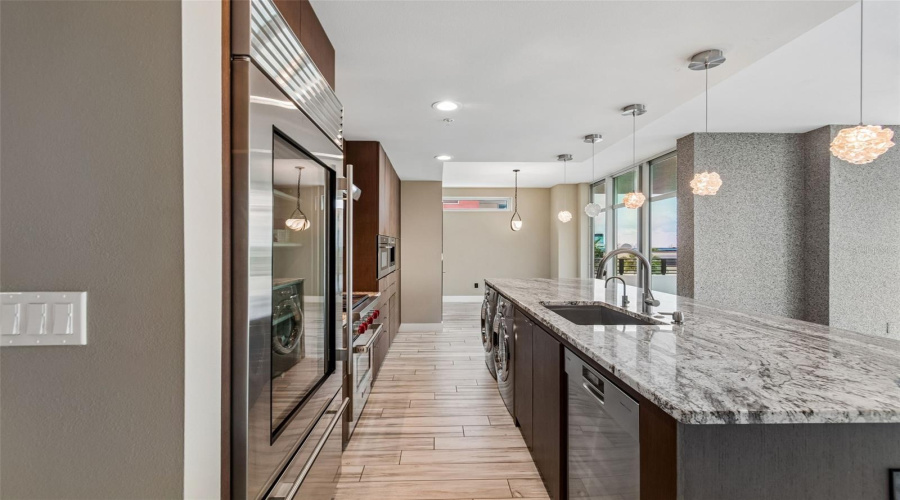Tampa, Florida 33602, 2 Bedroom Bedrooms, ,2 Bathroombathrooms,Residential,For Sale,Kennedy,0,Mfrtb8528910