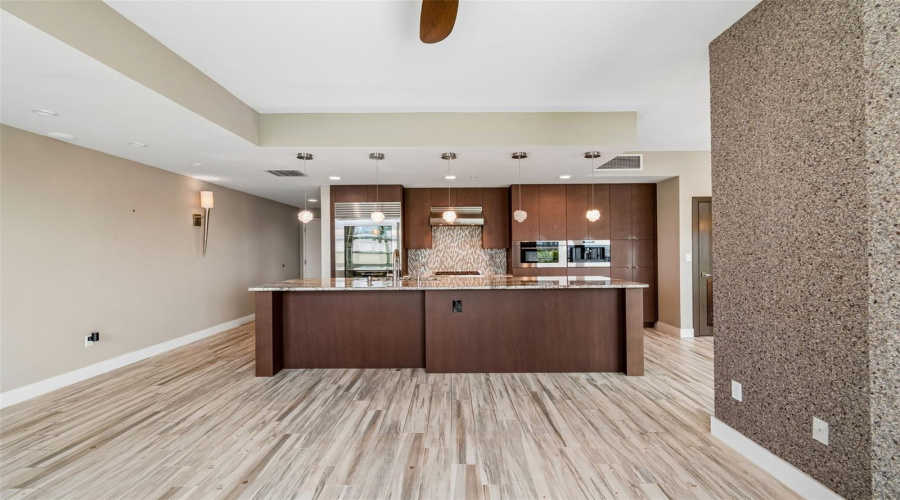 Tampa, Florida 33602, 2 Bedroom Bedrooms, ,2 Bathroombathrooms,Residential,For Sale,Kennedy,0,Mfrtb8528910