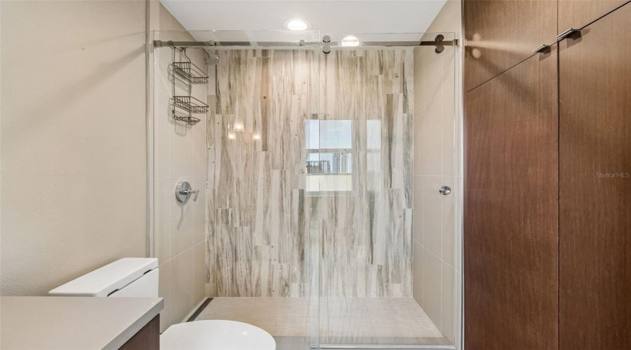 Tampa, Florida 33602, 2 Bedroom Bedrooms, ,2 Bathroombathrooms,Residential,For Sale,Kennedy,0,Mfrtb8528910