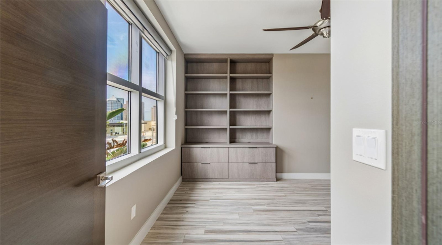 Tampa, Florida 33602, 2 Bedroom Bedrooms, ,2 Bathroombathrooms,Residential,For Sale,Kennedy,0,Mfrtb8528910