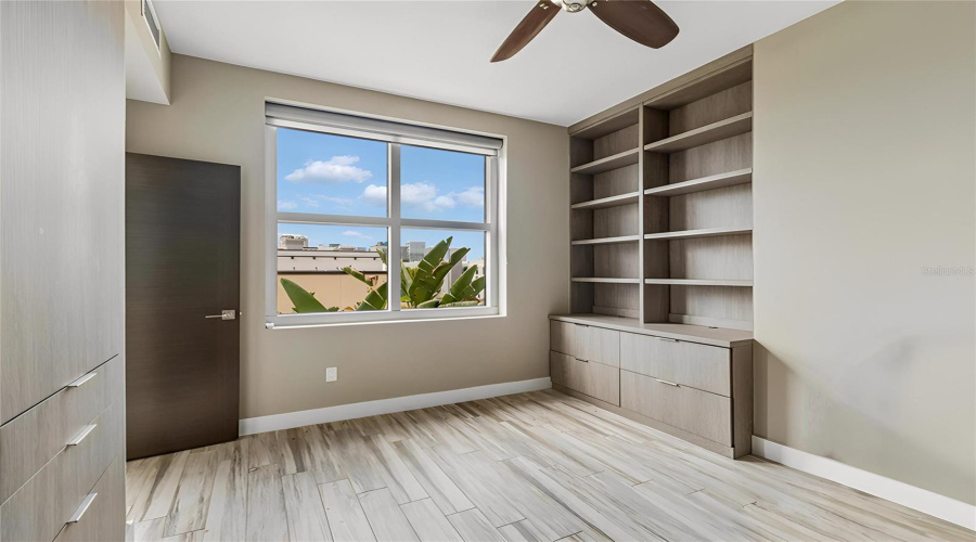 Tampa, Florida 33602, 2 Bedroom Bedrooms, ,2 Bathroombathrooms,Residential,For Sale,Kennedy,0,Mfrtb8528910