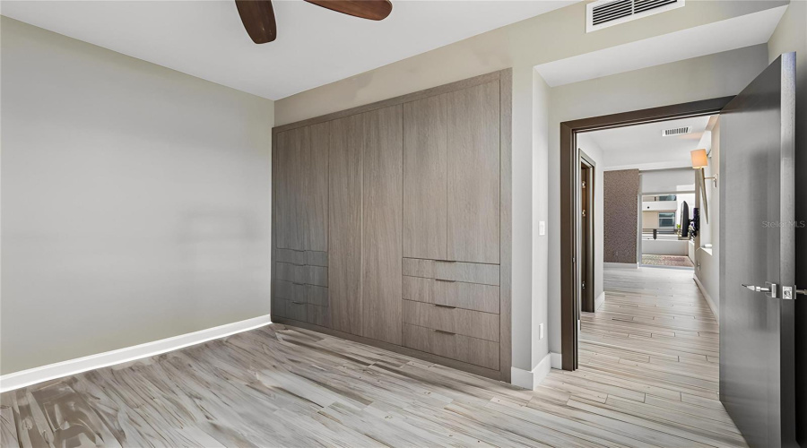 Tampa, Florida 33602, 2 Bedroom Bedrooms, ,2 Bathroombathrooms,Residential,For Sale,Kennedy,0,Mfrtb8528910