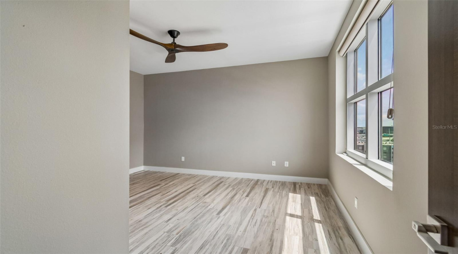 Tampa, Florida 33602, 2 Bedroom Bedrooms, ,2 Bathroombathrooms,Residential,For Sale,Kennedy,0,Mfrtb8528910