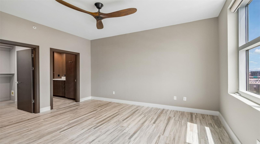 Tampa, Florida 33602, 2 Bedroom Bedrooms, ,2 Bathroombathrooms,Residential,For Sale,Kennedy,0,Mfrtb8528910