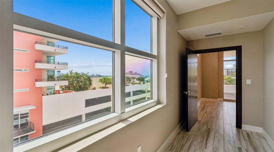 Tampa, Florida 33602, 2 Bedroom Bedrooms, ,2 Bathroombathrooms,Residential,For Sale,Kennedy,0,Mfrtb8528910