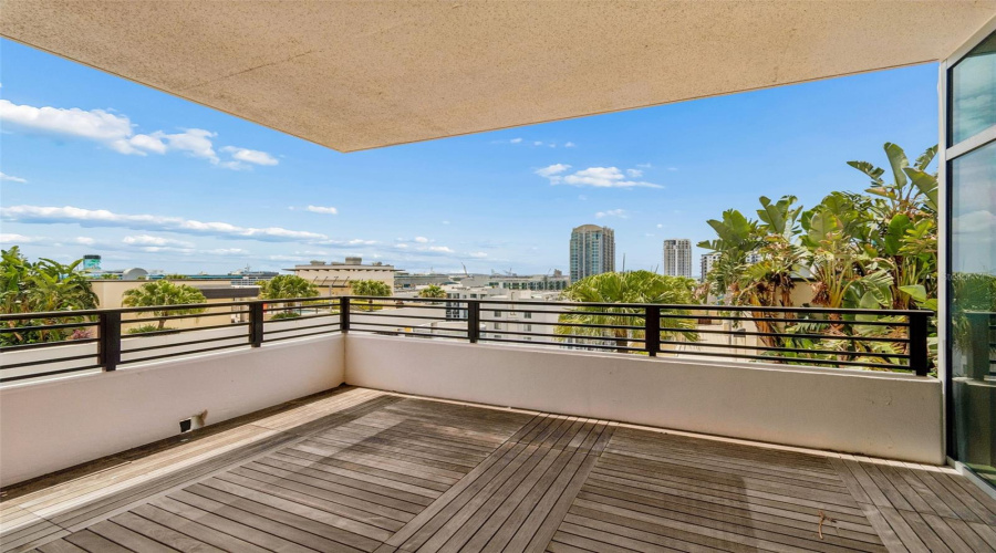 Tampa, Florida 33602, 2 Bedroom Bedrooms, ,2 Bathroombathrooms,Residential,For Sale,Kennedy,0,Mfrtb8528910