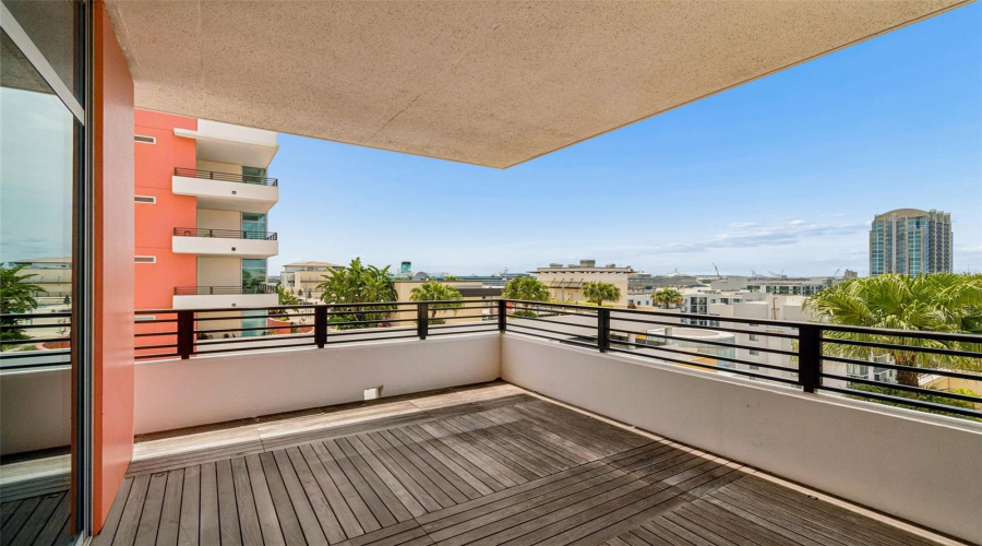 Tampa, Florida 33602, 2 Bedroom Bedrooms, ,2 Bathroombathrooms,Residential,For Sale,Kennedy,0,Mfrtb8528910