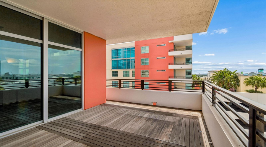 Tampa, Florida 33602, 2 Bedroom Bedrooms, ,2 Bathroombathrooms,Residential,For Sale,Kennedy,0,Mfrtb8528910