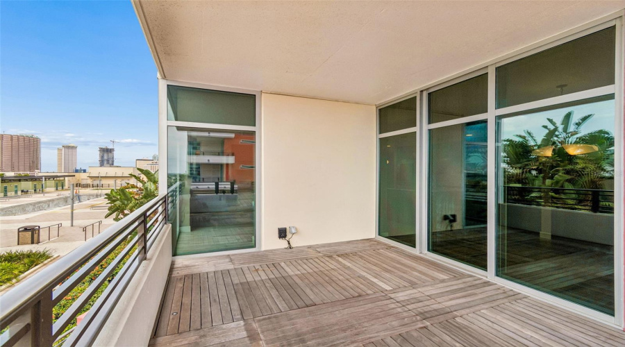 Tampa, Florida 33602, 2 Bedroom Bedrooms, ,2 Bathroombathrooms,Residential,For Sale,Kennedy,0,Mfrtb8528910