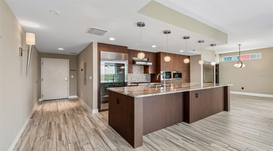 Tampa, Florida 33602, 2 Bedroom Bedrooms, ,2 Bathroombathrooms,Residential,For Sale,Kennedy,0,Mfrtb8528910