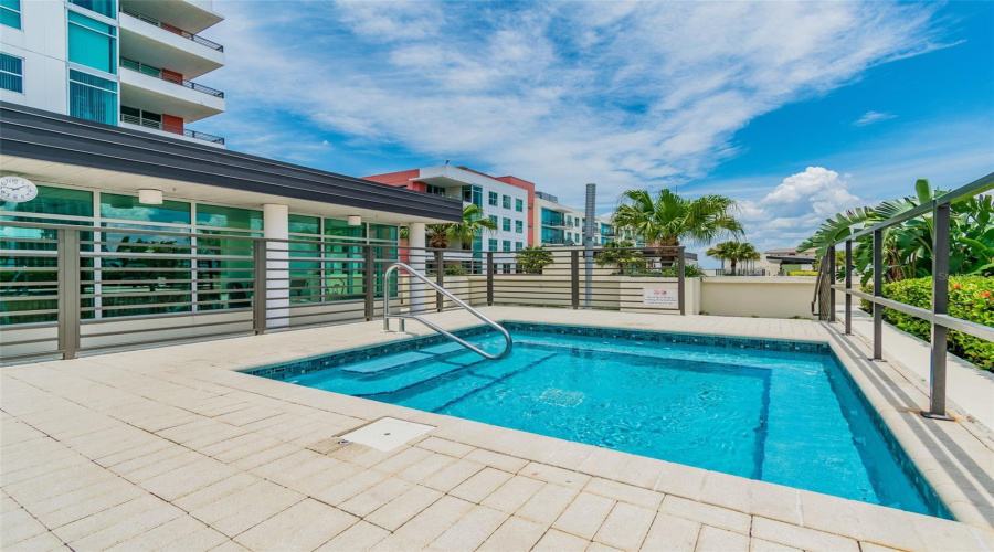 Tampa, Florida 33602, 2 Bedroom Bedrooms, ,2 Bathroombathrooms,Residential,For Sale,Kennedy,0,Mfrtb8528910