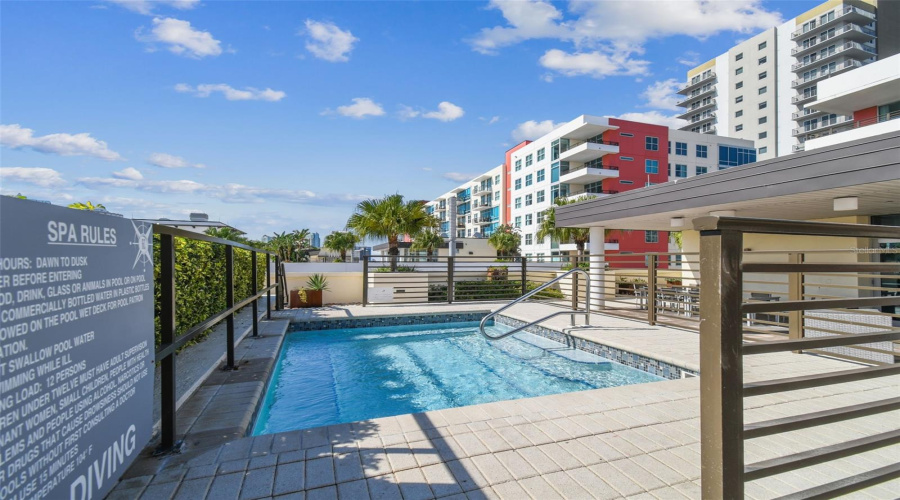 Tampa, Florida 33602, 2 Bedroom Bedrooms, ,2 Bathroombathrooms,Residential,For Sale,Kennedy,0,Mfrtb8528910